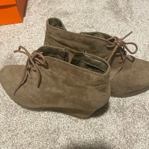 Lace up wedge booties - TAN